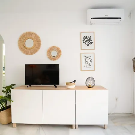- Laguna Apartment